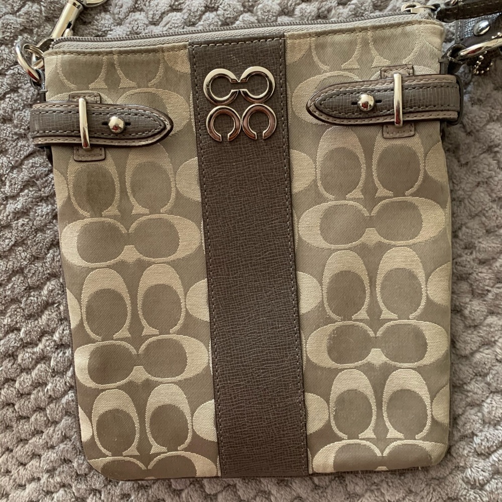 Coach Signature Legacy Swingpack - Picture 2 of 5